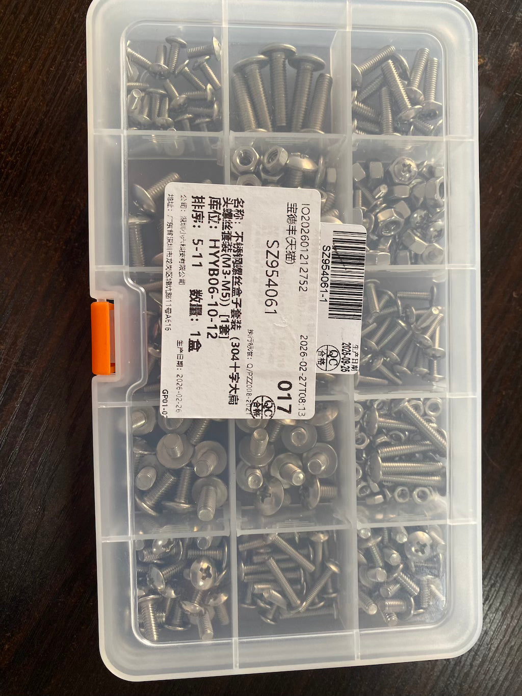 Complete set of screws and nuts