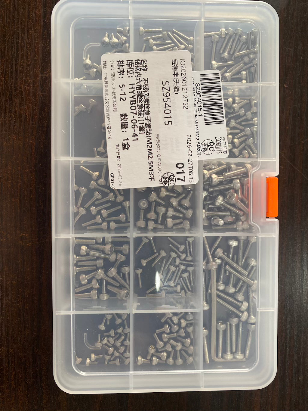 Complete set of screws and nuts