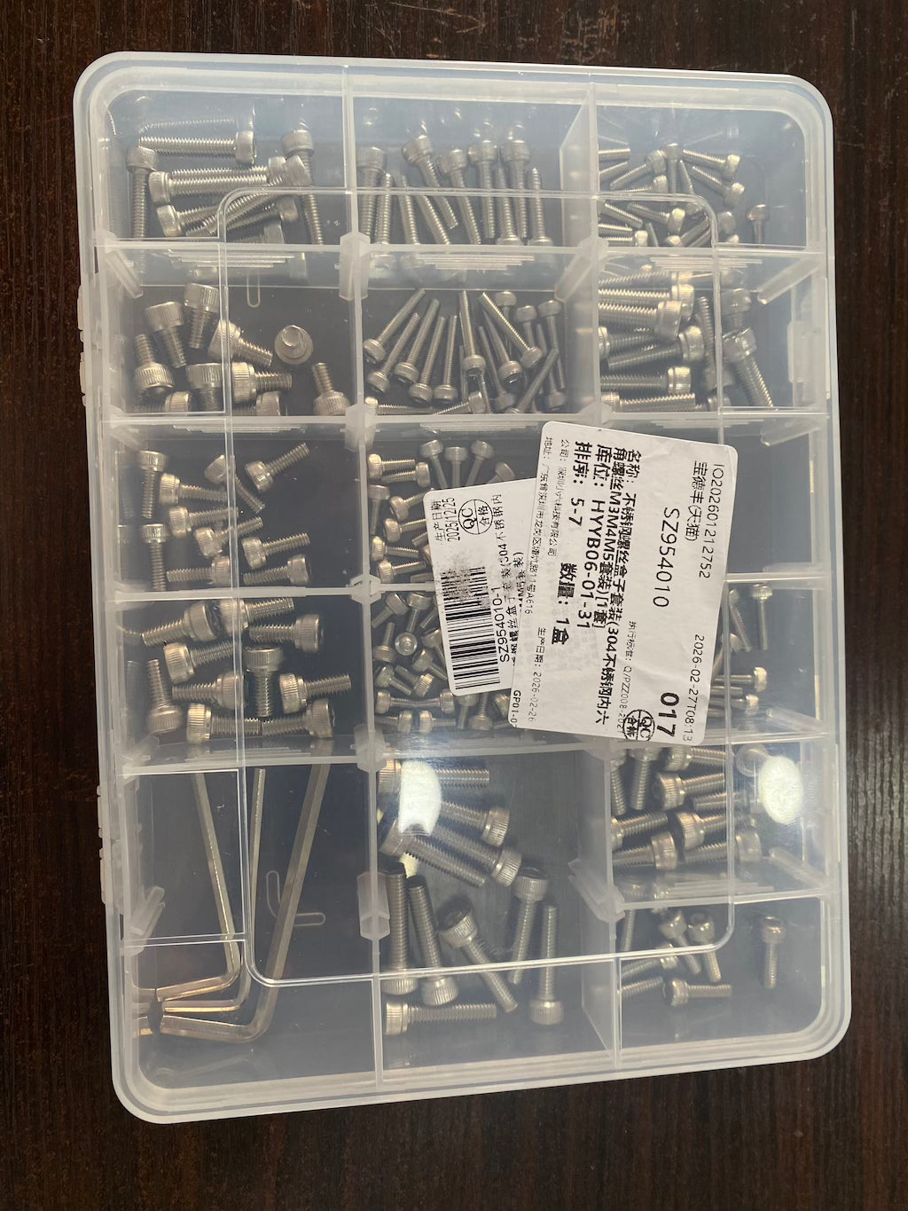Complete set of screws and nuts
