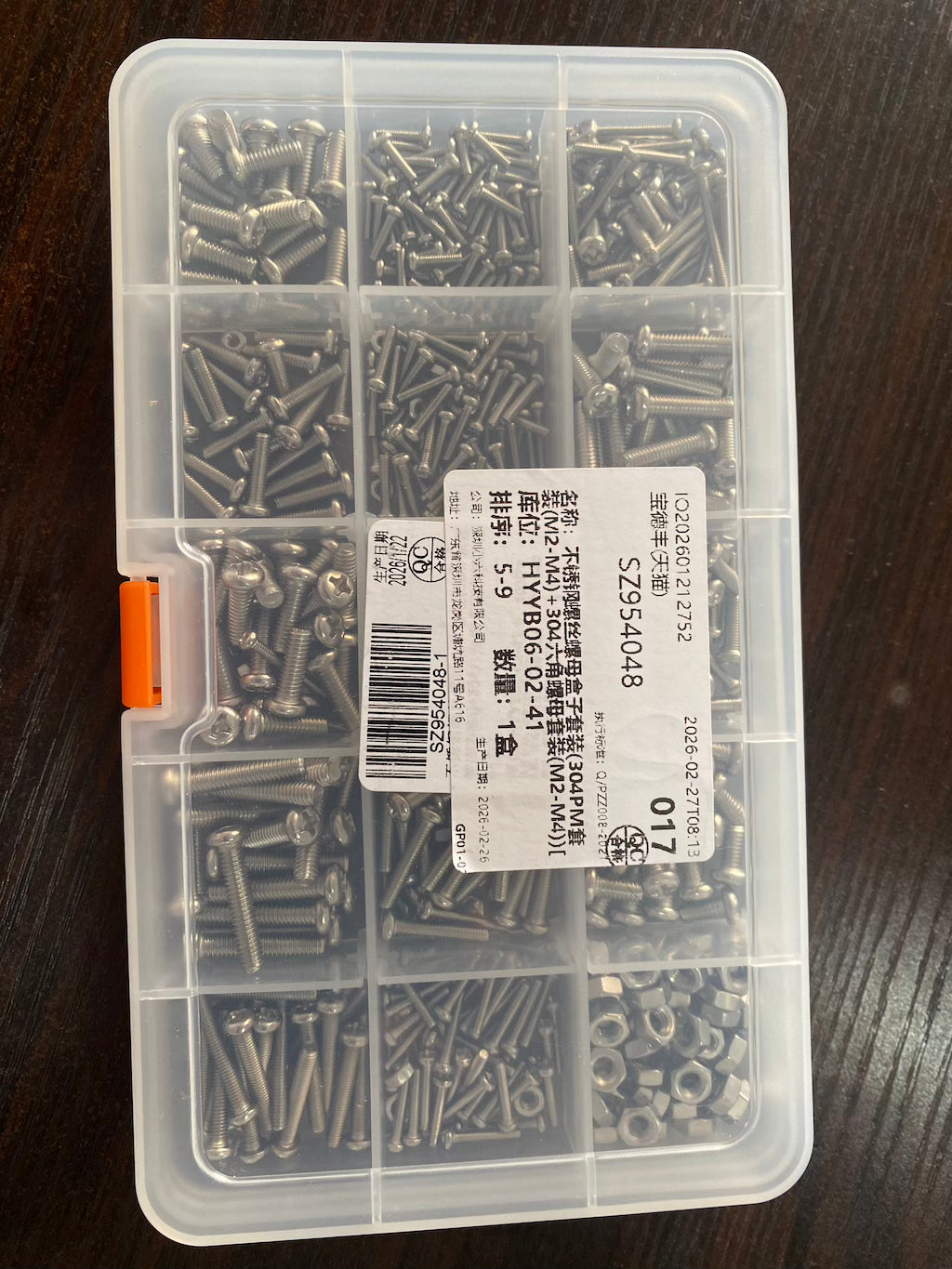 Complete set of screws and nuts