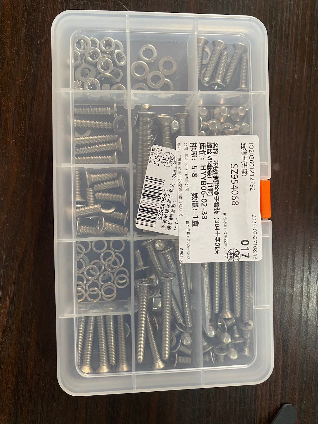 Complete set of screws and nuts