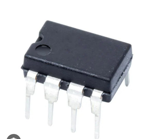 LM393P Comparator IC